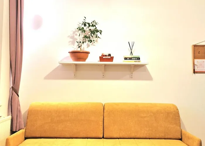 Yellow Sofa * Μπρατισλάβα