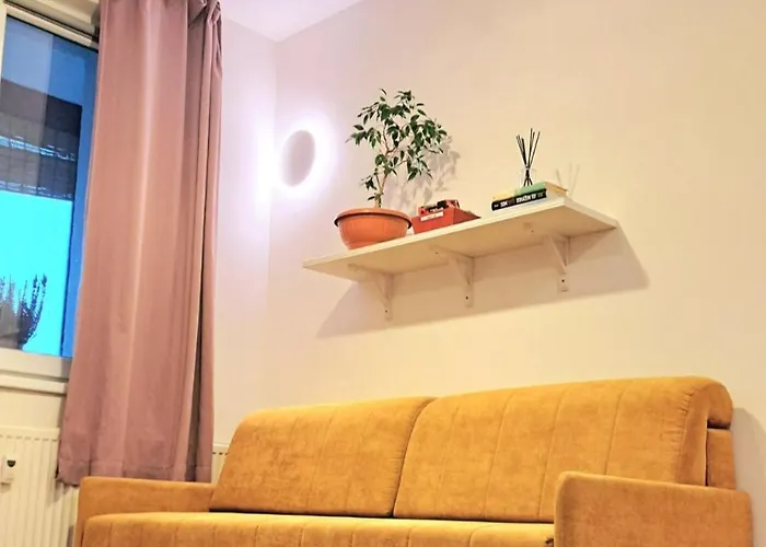 Yellow Sofa * Μπρατισλάβα